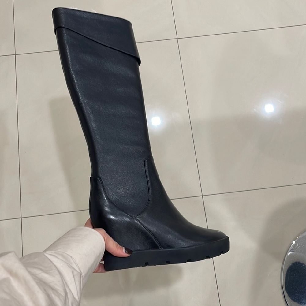 Max studio black boots size 9.5 US comes with box